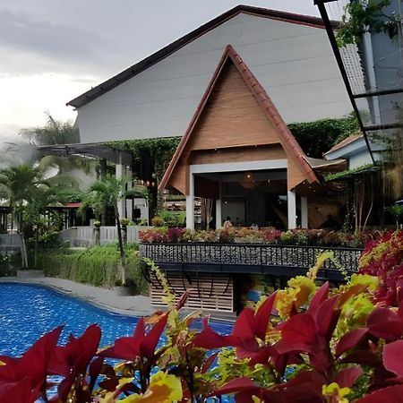บูกิต ดวน โฮเต็ล แอนด์ รีสอร์ต Hotel เกอดีรี ภายนอก รูปภาพ